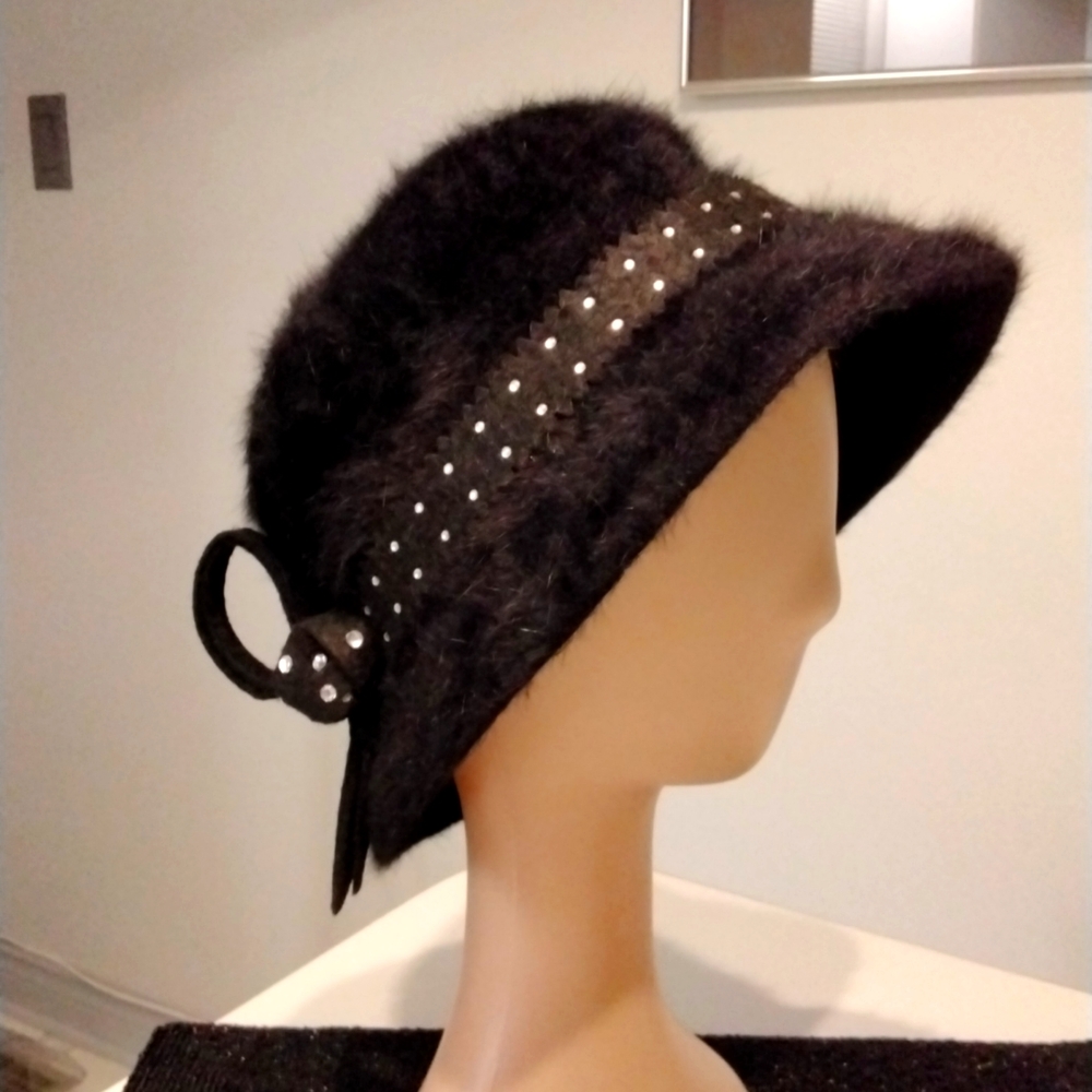 Women’s angora hat with rhinestone trim and bow - Picture 1 of 6